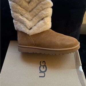 UGG Women's Tan and Cream Boots size 10 (never worn) 60$